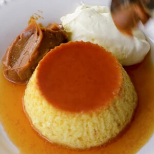 flan con dulce de leche y crema